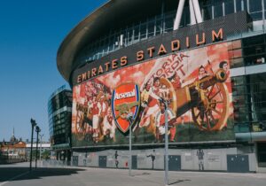 Bart Verhaeghe revela agradecimento do Arsenal pela contratação de Christos Tzolis