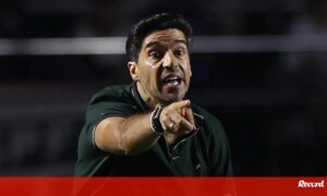 Abel Ferreira — linha lateral a apontar