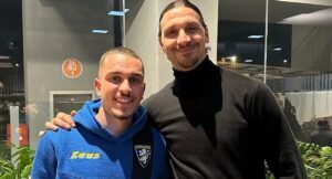 Arijon Ibrahimovic e Zlatan Ibrahimovic — pose lado a lado