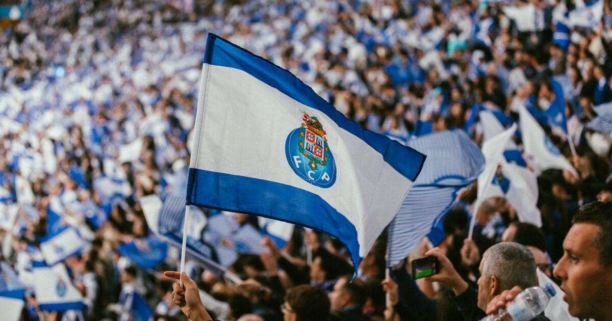 FC Porto: claque contesta FPF com “nunca nos vão calar”