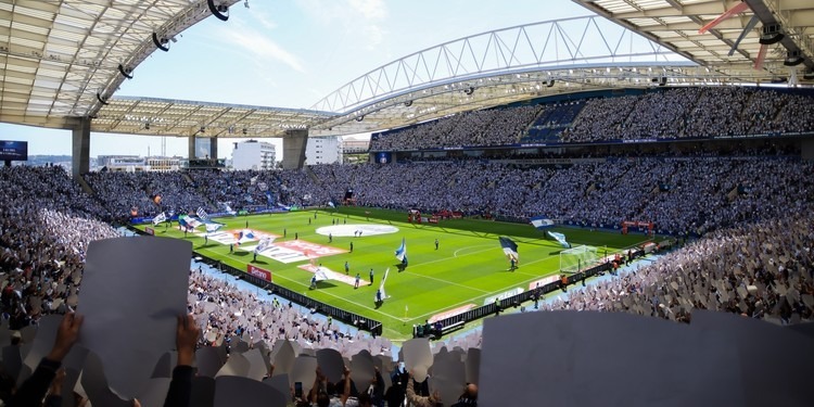 FC Porto estreia relvado como palco às 20h30