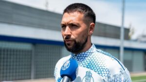Francesco Farioli — entrevista microfone