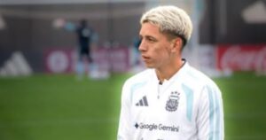 Gianluca Prestianni ao serviço da selecção argentina, com uma ferida no rosto