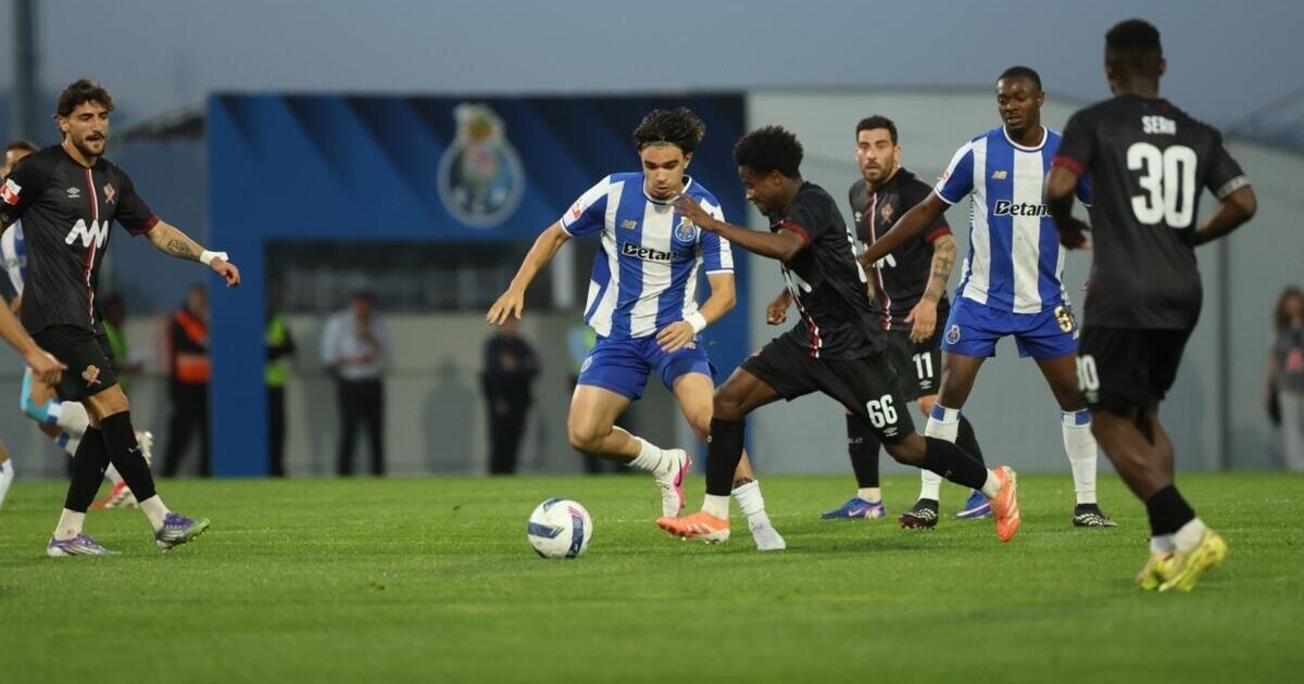 Mateus Mide renova contrato com o FC Porto até 2031