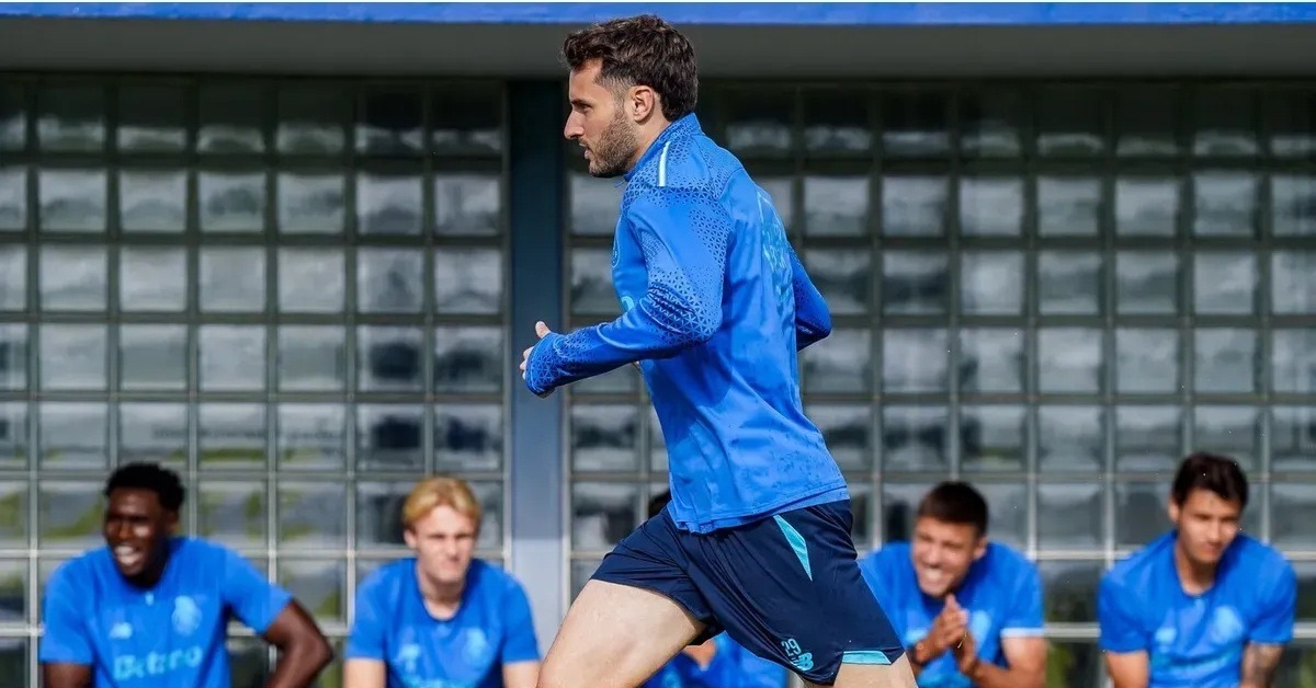 Pai de Santiago Giménez elogia FC Porto: «Equipa ofensivamente agressiva e com extremos irrequietos»